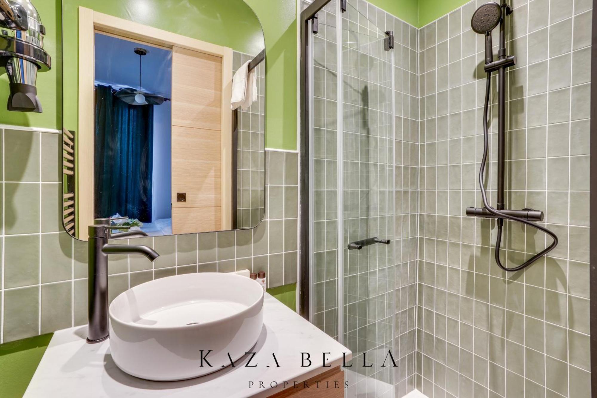 Kaza Bella - Alfort 7 - Large Modern Family Flat *